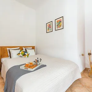 zbawiciela-square-po-serviced-apartments.warsawhotelspoland.com/